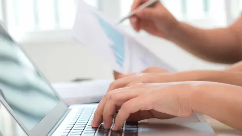 Fichaje de los trabajadores + factura electr&oacute;nica: digitalizaci&oacute;n laboral y fiscal